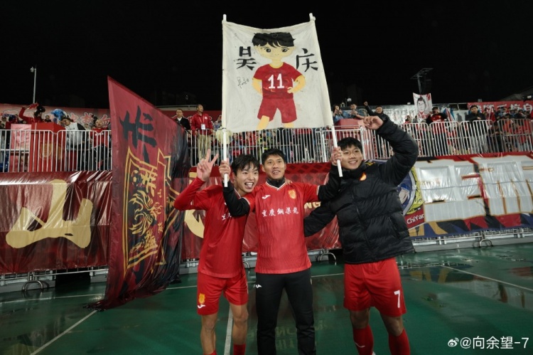 足球報(bào):向余望成為“防不住的人” 重慶銅梁龍平均年齡僅23.7歲