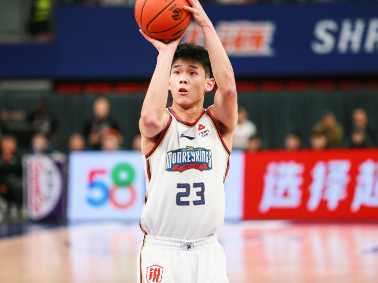 攻擊欲望很強(qiáng)!林葳半場出手14次拿下14分1板1助2斷
