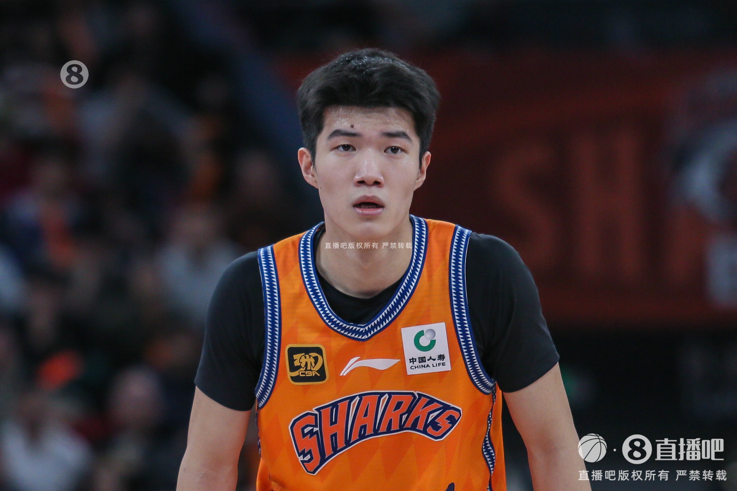 率先發(fā)力!偰李永煒首節(jié)5中4拿到11分 三分4中3