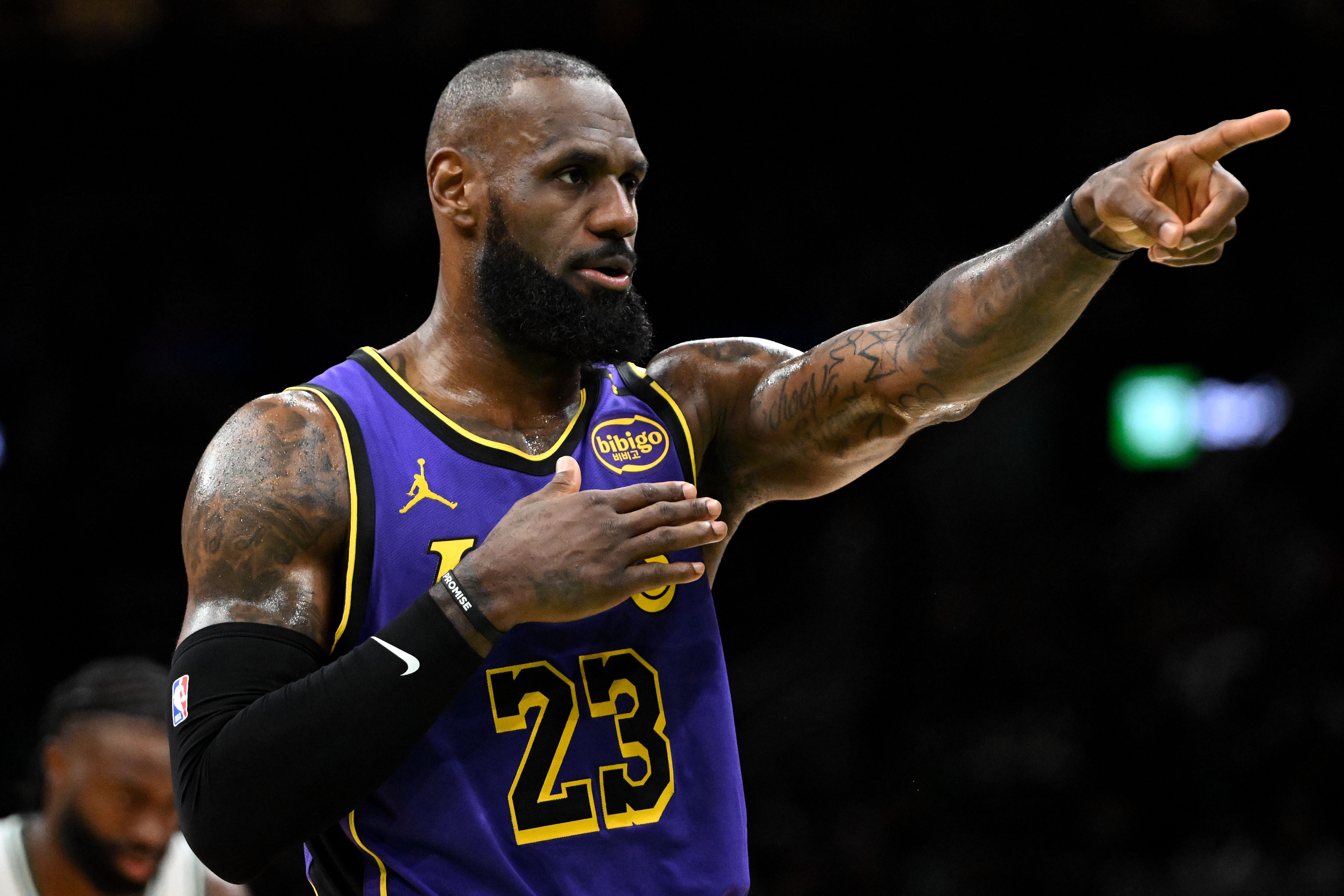 蕭華談?wù)材匪古cA-史密斯交鋒:其他項(xiàng)目都互吹 NBA卻總有這種爭論